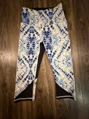 Victoria's Secret Blue and White Tie-Dye Capri Leggings